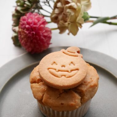 かぼちゃクリーム入りマフィン～ハロウィンクッキートッピング～