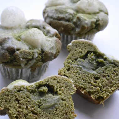 酒粕抹茶クリーム入りマフィン～白玉＆カシューナッツホワイトチョコ掛け～※アルコール・カシューナッツ使用